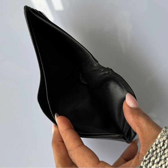 Gucci Leather Bifold Wallet - Picture 10 of 11